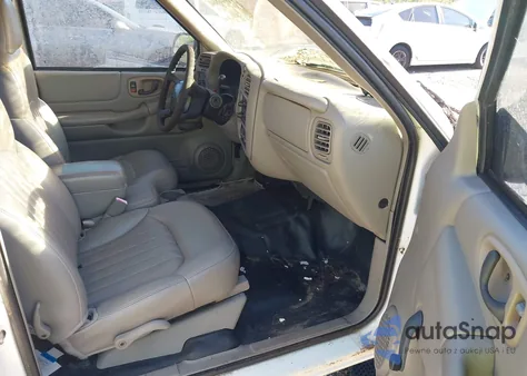 2003 Chevrolet S-10 из США, поврежденный, VIN 1GCCS19H238271038